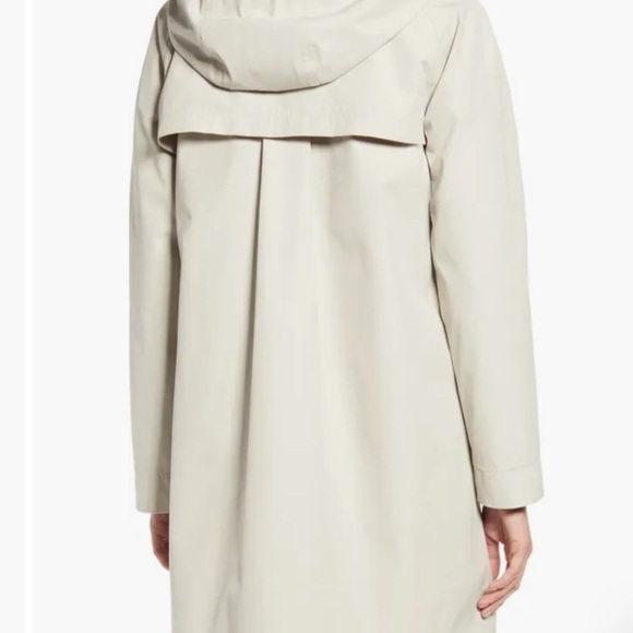 Barbour women’s rain jacket - Picture 5 of 9